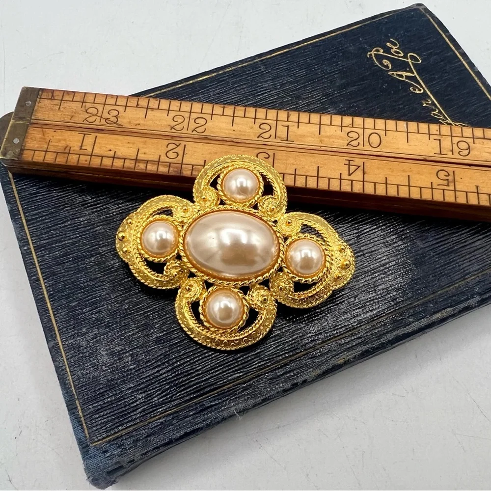Vintage LR LADY REMINGTON large gold and faux pearl brooch chunky beautiful!